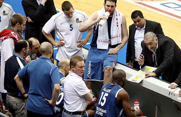 他们进攻群 他们进攻群